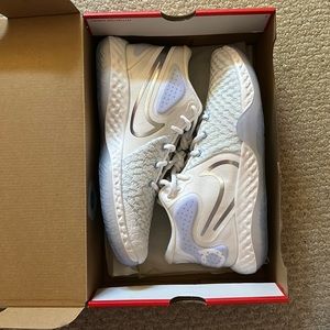 KD Trey 5 VIII 'White Royal Tint size 9.5 men’s